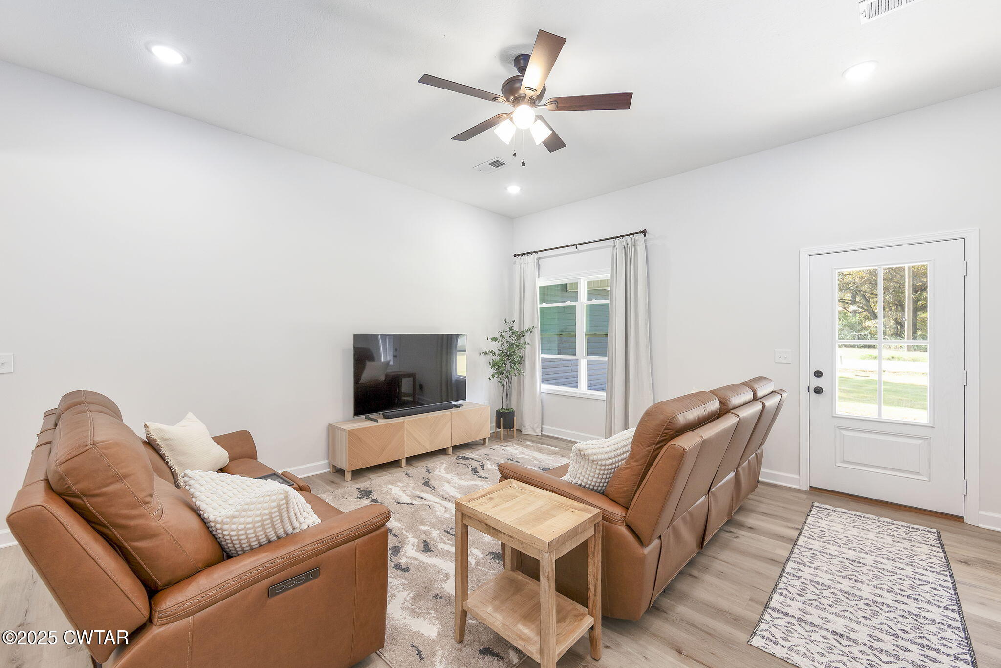 448 Old Jackson Road Henderson, TN 38340 - Photo 3 of 32 a living room with furniture and a flat screen tv