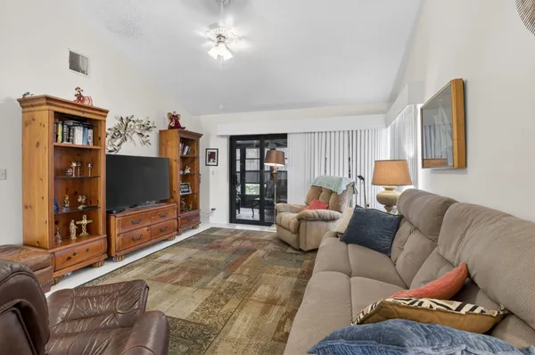 $397,500 | 4790 Brighton Lakes Boulevard, Boynton Beach, FL 33436