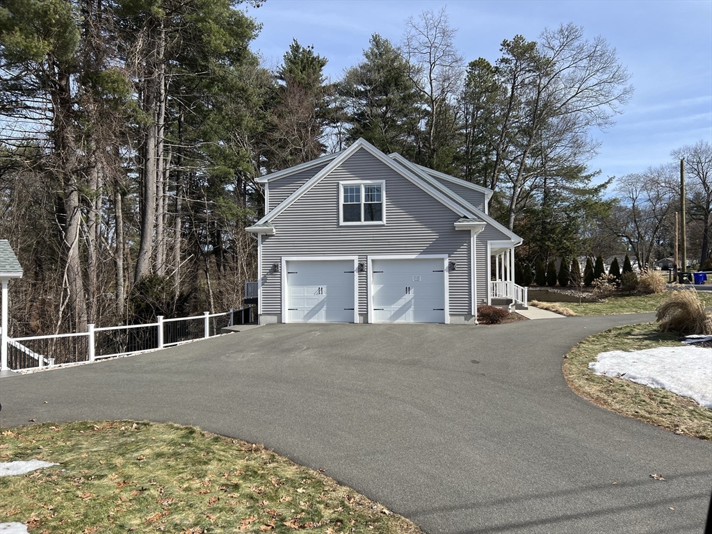 68 Tallyho Drive Springfield, MA 01118 - Photo 3 of 21