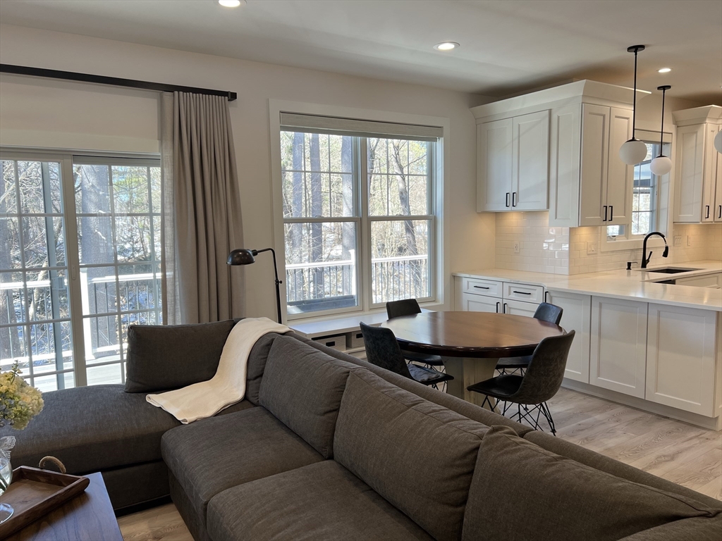 68 Tallyho Drive Springfield, MA 01118 - Photo 8 of 21