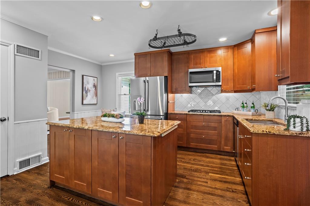 5618 Sherrell Drive Atlanta, GA 30342 - Photo 10 of 37
