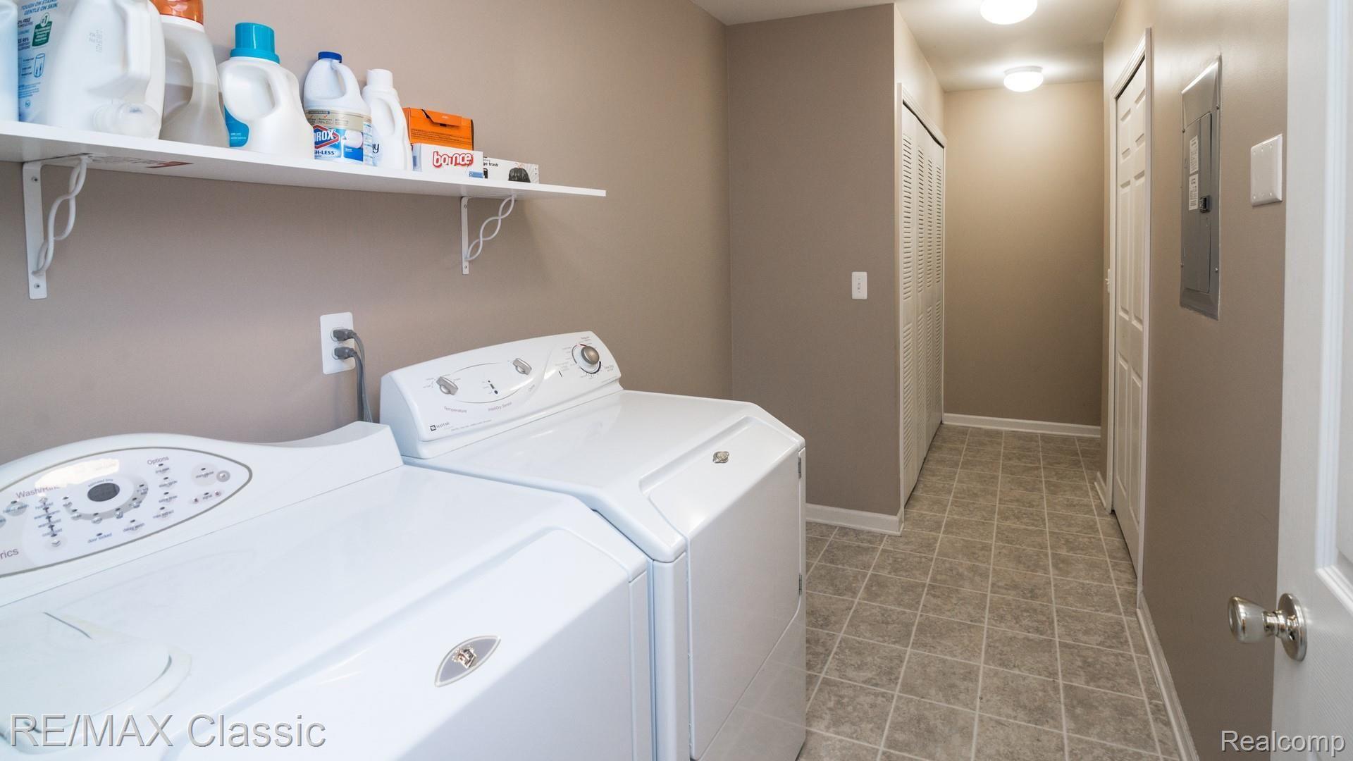 11698 Farmington Road, Unit 10 Livonia, MI 48150 - Photo 29 of 30 033_27.jpg