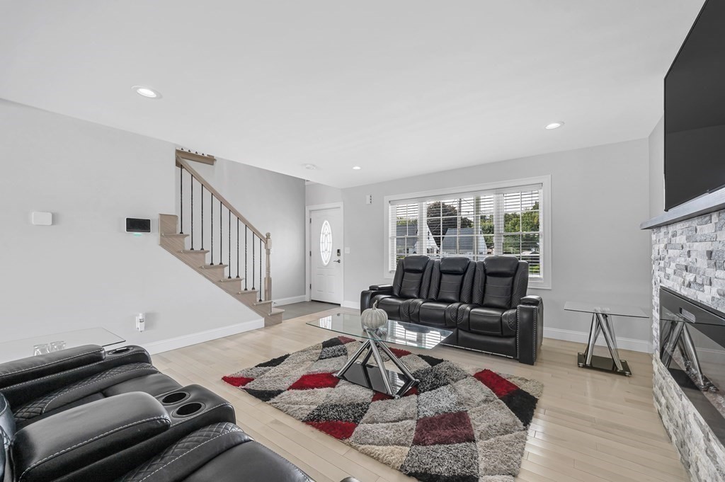 46 Mount Vernon Road Chicopee, MA 01013 - Photo 3 of 32 Gallery Image 3
