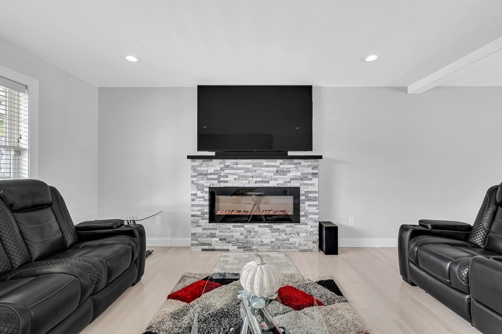 46 Mount Vernon Road Chicopee, MA 01013 - Photo 4 of 32 Gallery Image 4