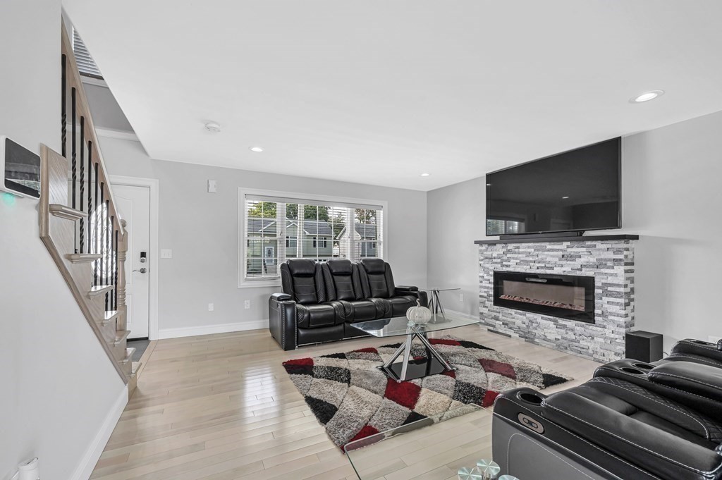 46 Mount Vernon Road Chicopee, MA 01013 - Photo 5 of 32 Gallery Image 5