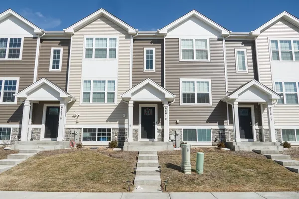 $2,450 | 6561 Sassafras Way, Unit E, Wonder Lake, IL 60097