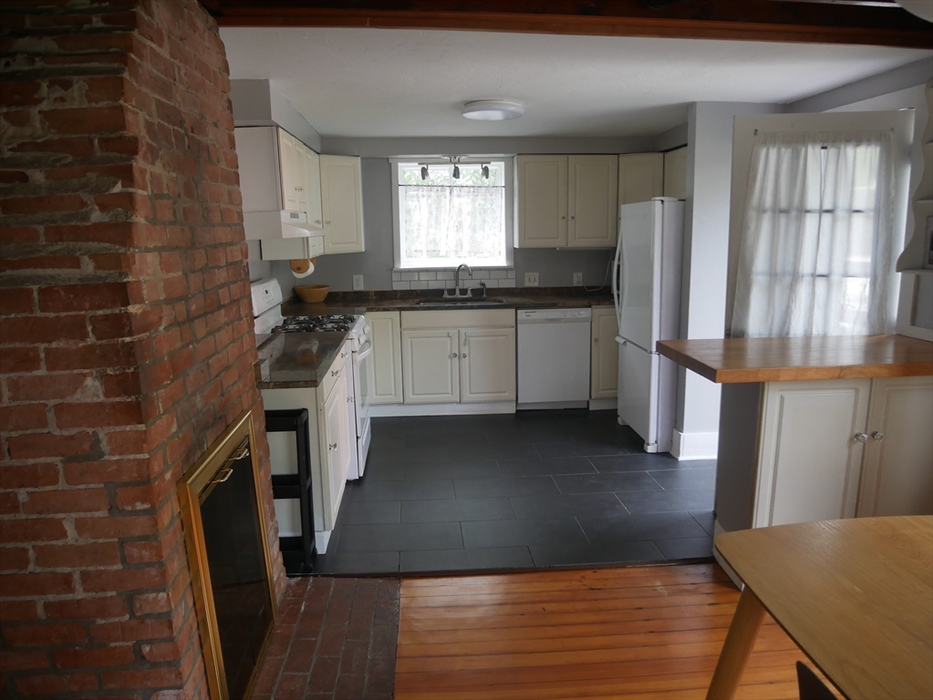 16 Hillside Road Hull, MA 02045 - Photo 5 of 40 Gallery Image 5