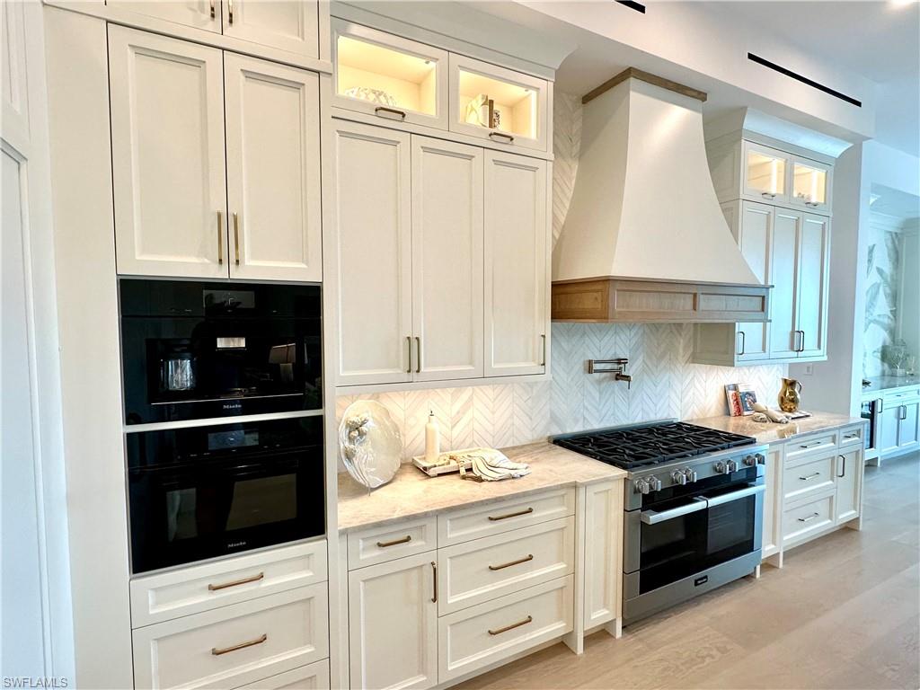 809 Wedge Drive Naples, FL 34103 - Photo 6 of 32 Chef’s kitchen