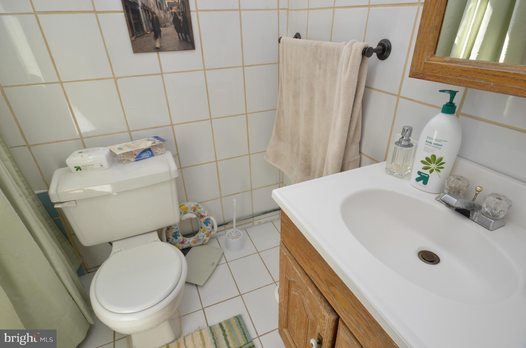 11805 Rocking Horse Road Rockville, MD 20852 - Photo 23 of 29 Second Full Bath