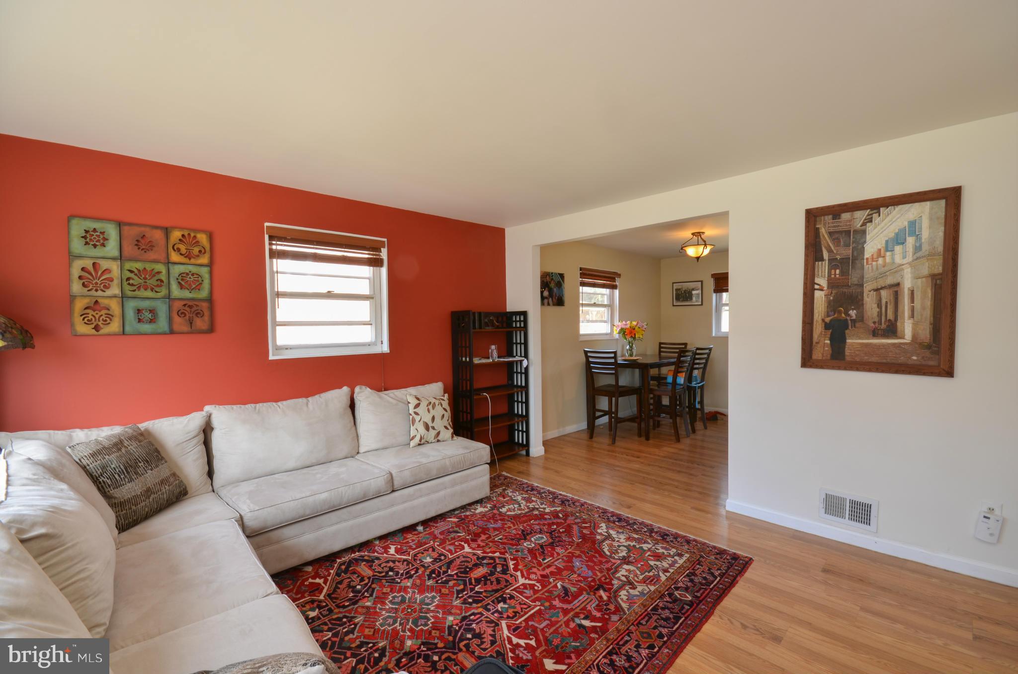 11805 Rocking Horse Road Rockville, MD 20852 - Photo 4 of 29 Living Room