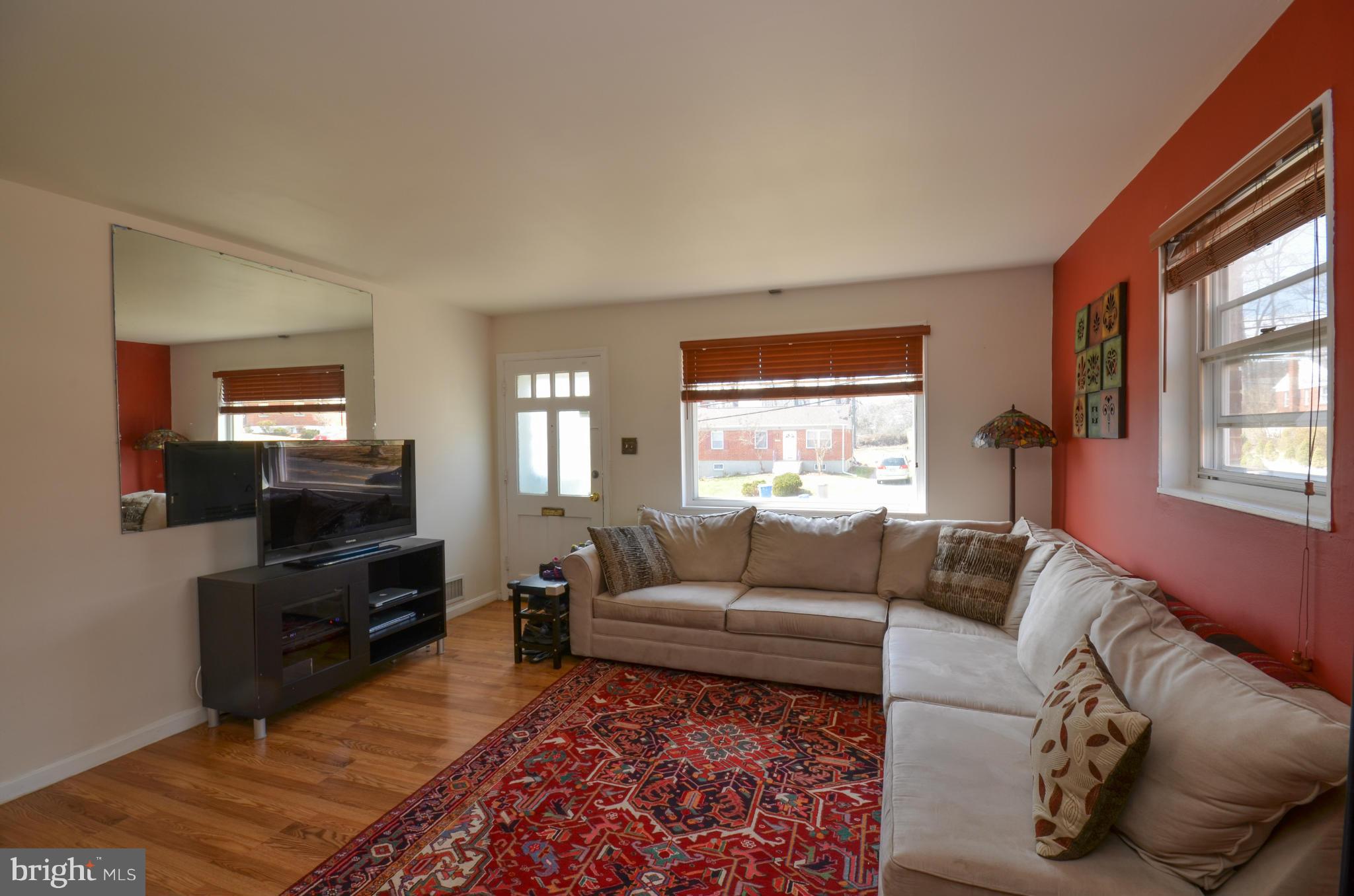 11805 Rocking Horse Road Rockville, MD 20852 - Photo 5 of 29 Living Room