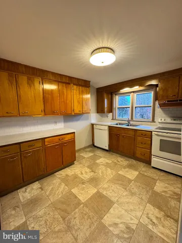 $1,900 | 11 South 3rd Street, Telford, PA 18969