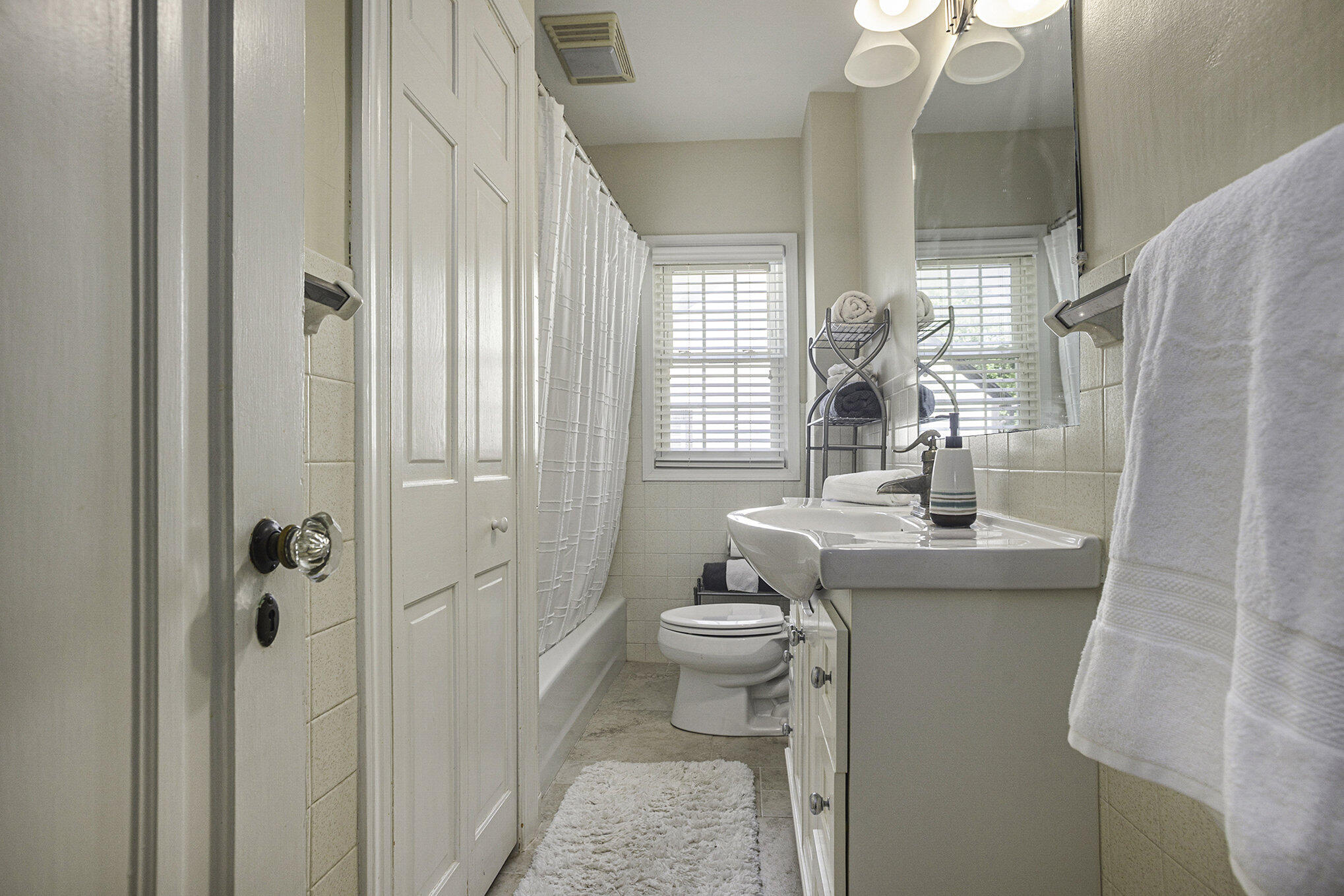 2328 Tipperary Road Kalamazoo, MI 49008 - Photo 14 of 25 019_eosr0076