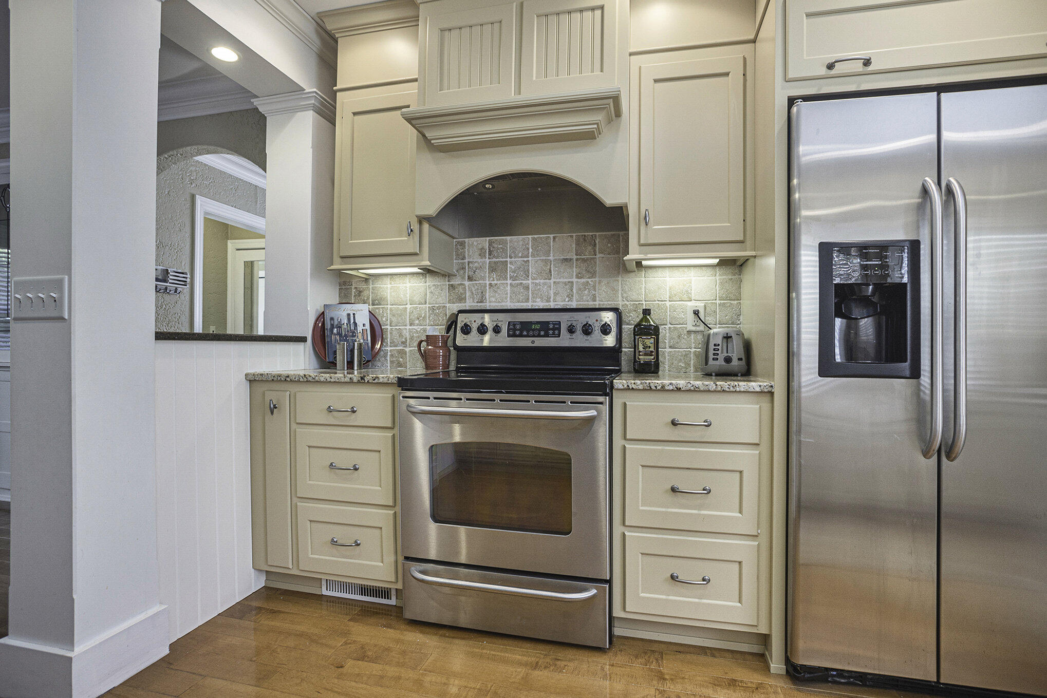 2328 Tipperary Road Kalamazoo, MI 49008 - Photo 8 of 25 009_eosr0116