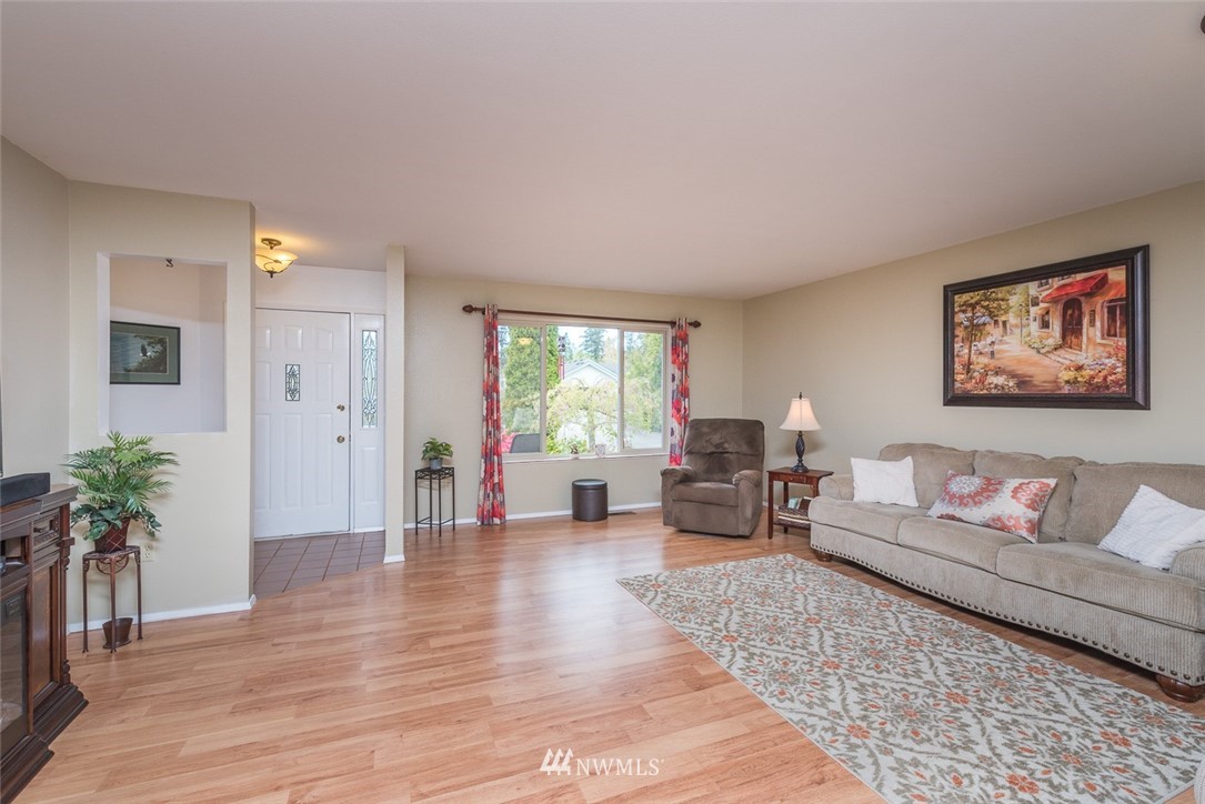 8238 Snohomish Road Blaine, WA 98230 - Photo 4 of 24 Gallery Image 4