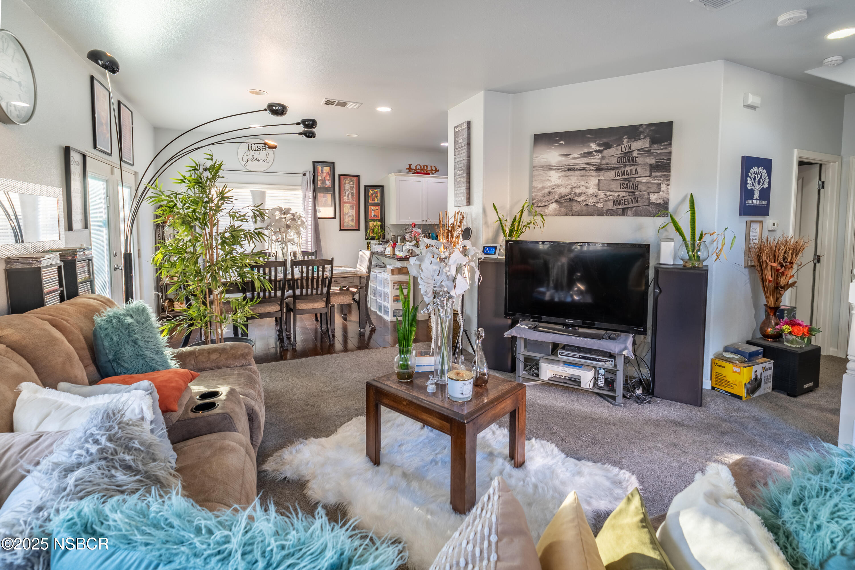 2000 Green Ridge Circle Lompoc, CA 93436 - Photo 5 of 19 Living Room