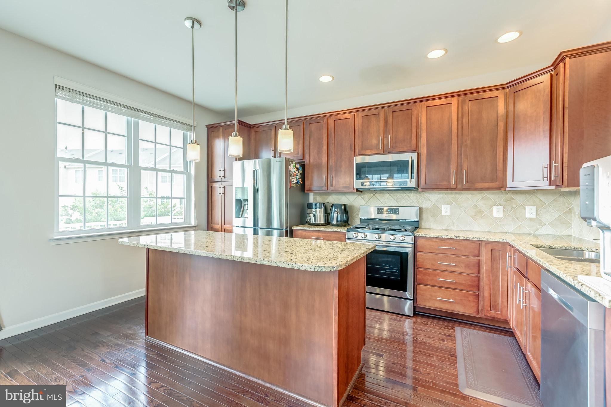 25440 South Riding Boulevard Chantilly, VA 20152 - Photo 9 of 37 Gallery Image 9