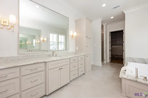 $769,900 | 13751 Sweet Cherry Drive, Baton Rouge, LA 70810