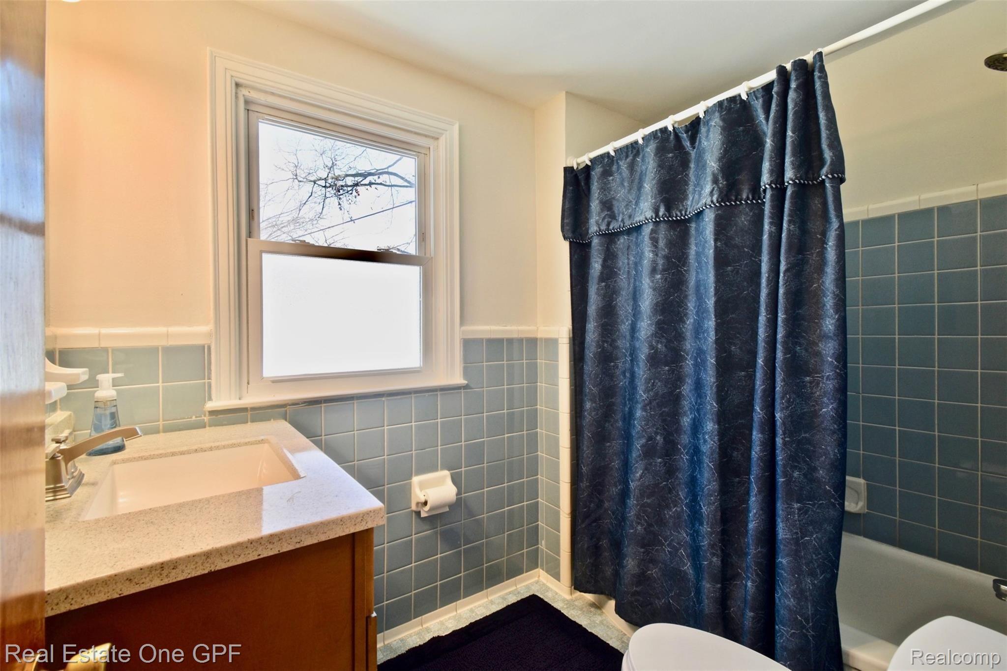1630 Bournemouth Road Grosse Pointe, MI 48236 - Photo 14 of 23 14 DSC_1299.jpg