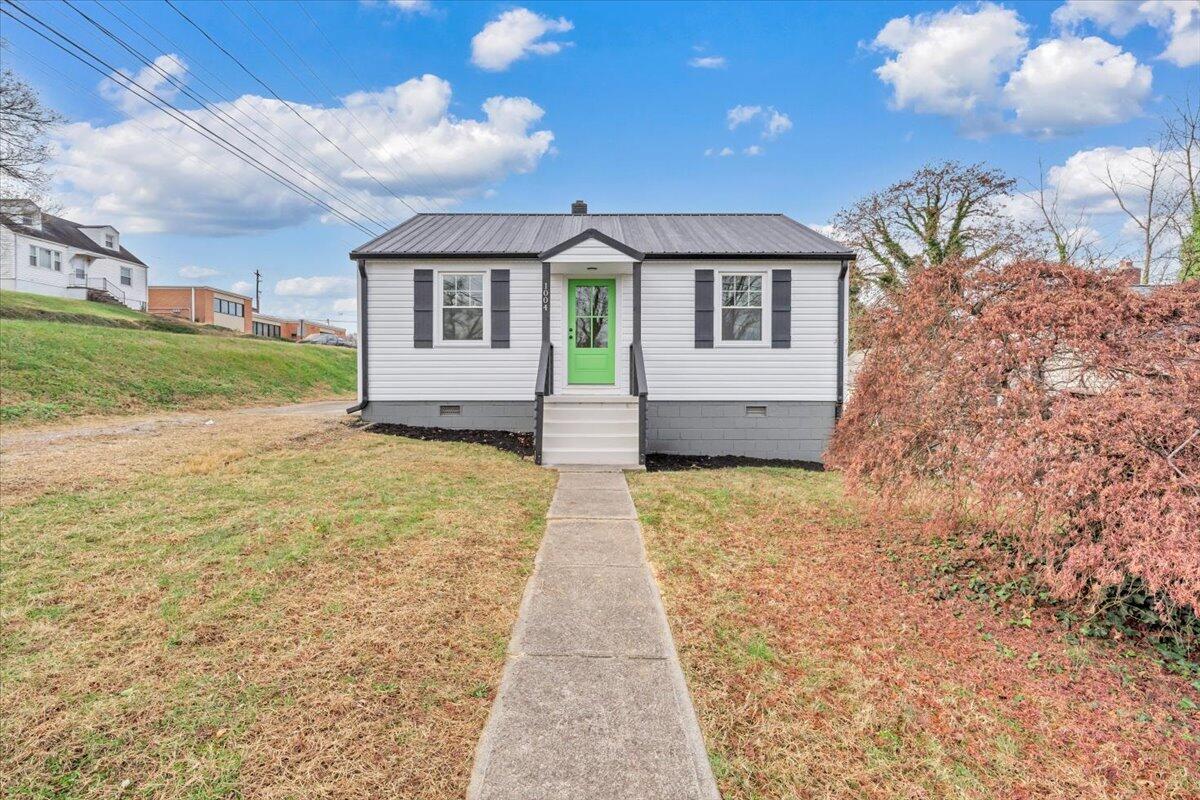 1004 26th Street Southwest Roanoke, VA 24015 - Photo 2 of 27 a view of house with backyard