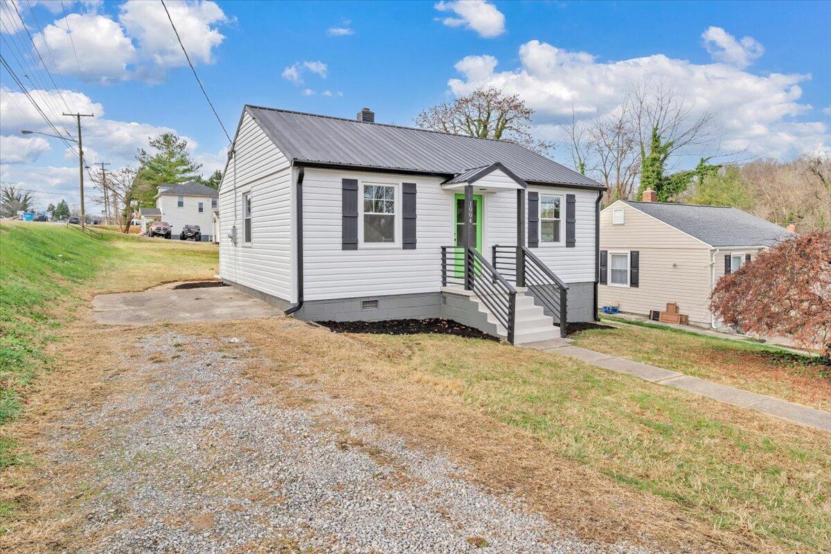 1004 26th Street Southwest Roanoke, VA 24015 - Photo 27 of 27 a front view of a house with a yard