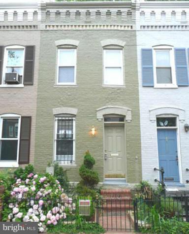 318 11th Street Southeast Washington, DC 20003 - Photo 26 of 26 front view of a brick house