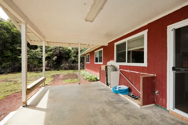 a view of a house with backyard and porch