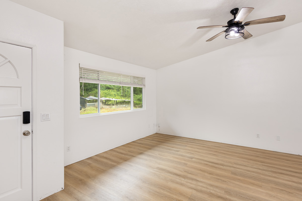 18-1465 Ihope Road Mountain View, HI 96771 - Photo 8 of 30 an empty room with a window and a ceiling fan