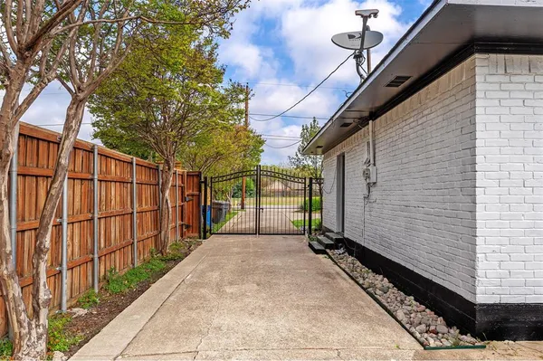 $2,750 | 6610 Shell Flower Lane, Dallas, TX 75252
