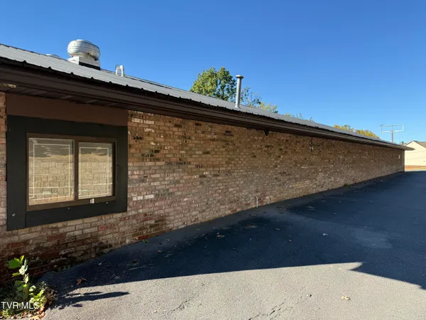 $350,000 | 1801 West Lakeview Drive, Johnson City, TN 37601