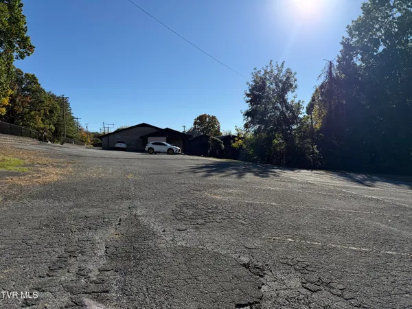 $350,000 | 1801 West Lakeview Drive, Johnson City, TN 37601