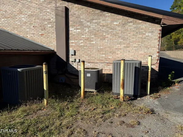 $350,000 | 1801 West Lakeview Drive, Johnson City, TN 37601
