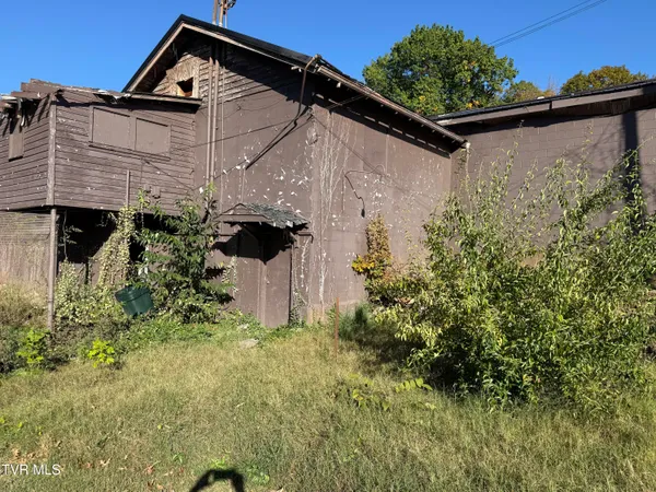 $350,000 | 1801 West Lakeview Drive, Johnson City, TN 37601