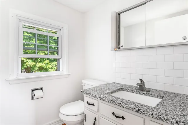 $3,450 | 214 Highland Road, Tiverton, RI 02878