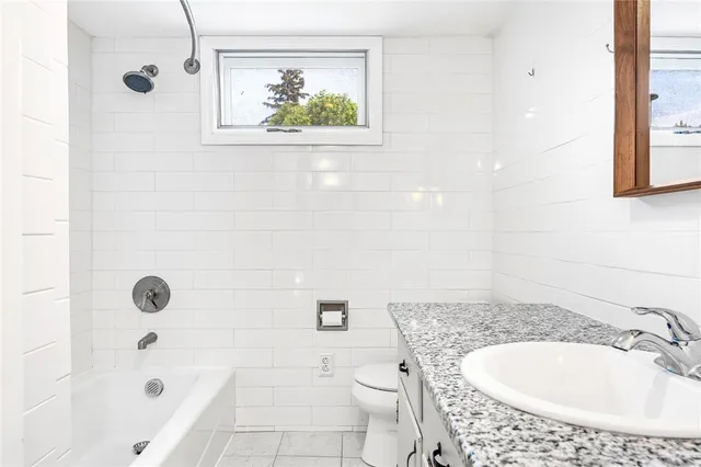 $3,450 | 214 Highland Road, Tiverton, RI 02878