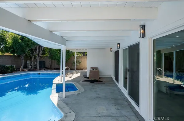 $999,900 | 18630 Cantara Street, Reseda, CA 91335