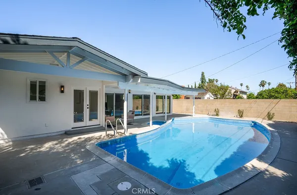 $999,900 | 18630 Cantara Street, Reseda, CA 91335