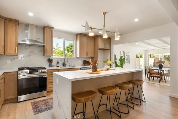 $999,900 | 18630 Cantara Street, Reseda, CA 91335