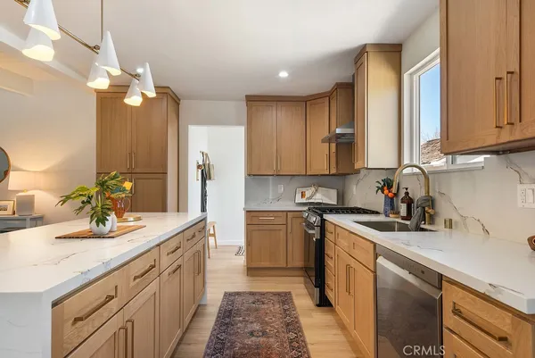 $999,900 | 18630 Cantara Street, Reseda, CA 91335