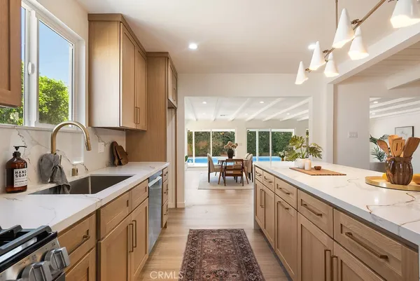 $999,900 | 18630 Cantara Street, Reseda, CA 91335
