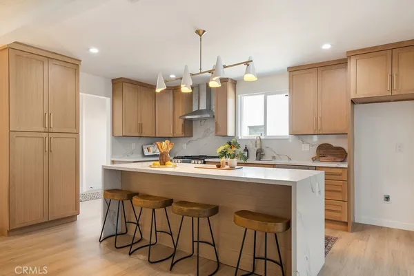 $999,900 | 18630 Cantara Street, Reseda, CA 91335
