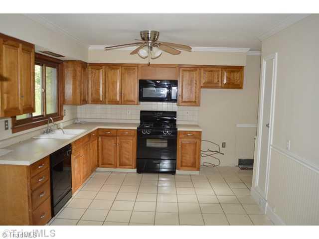 3633 Milhaven Road Winston-Salem, NC 27106 - Photo 5 of 14 Kitchen.