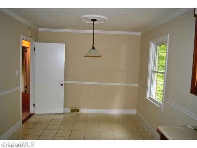 3633 Milhaven Road Winston-Salem, NC 27106 - Photo 6 of 14 Breakfast.