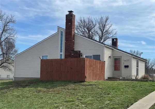 $935,500 | 11230 College Avenue, Kansas City, MO 64137