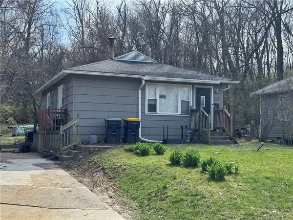$935,500 | 11230 College Avenue, Kansas City, MO 64137