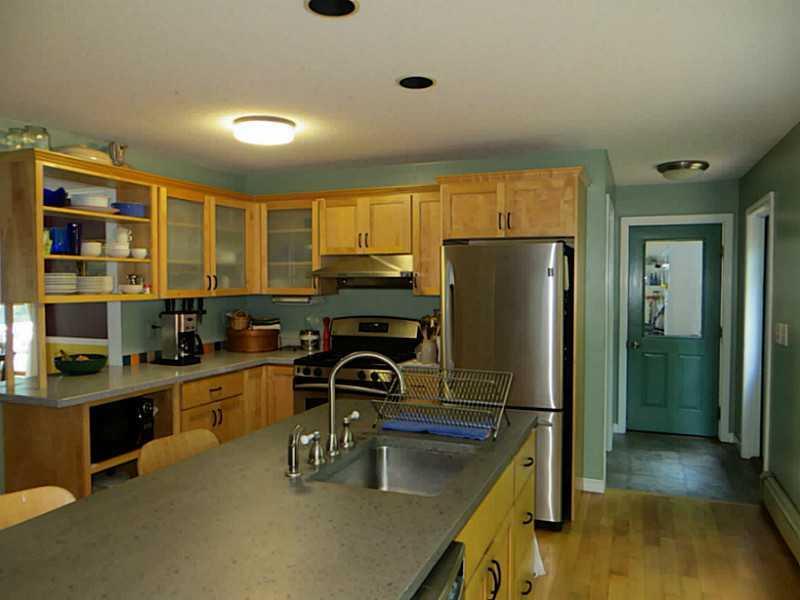 15 Silver Ridge Road Bangor, ME 04401 - Photo 13 of 32 Kitchen. The kitchen has granite...
