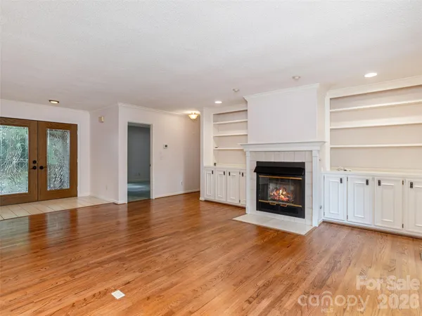 $700,000 | 204 Greenleaf Drive, Flat Rock, NC 28731