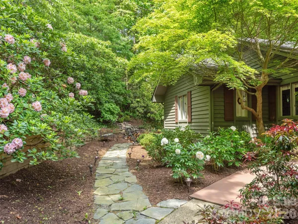 $700,000 | 204 Greenleaf Drive, Flat Rock, NC 28731