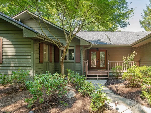 $700,000 | 204 Greenleaf Drive, Flat Rock, NC 28731