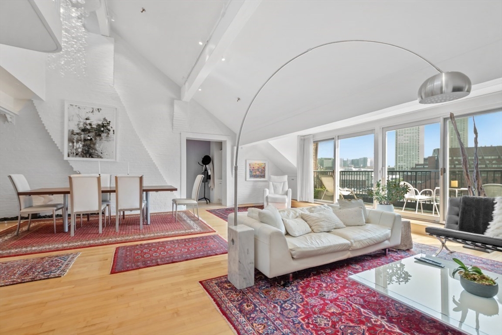 43 Commercial Wharf, Unit 8 Boston, MA 02110 - Photo 4 of 32